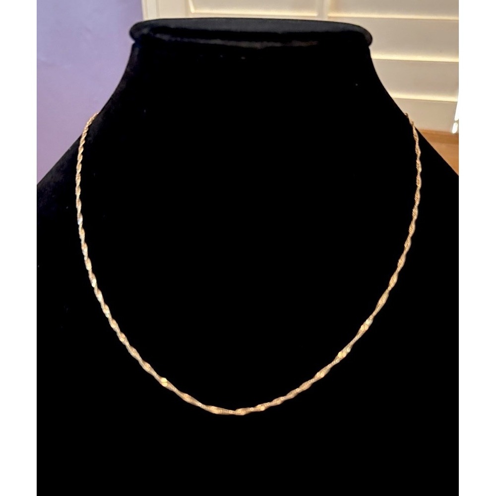 14k Gold Twisted Chain Necklace 2.22 Grams  18.5" Length Italy